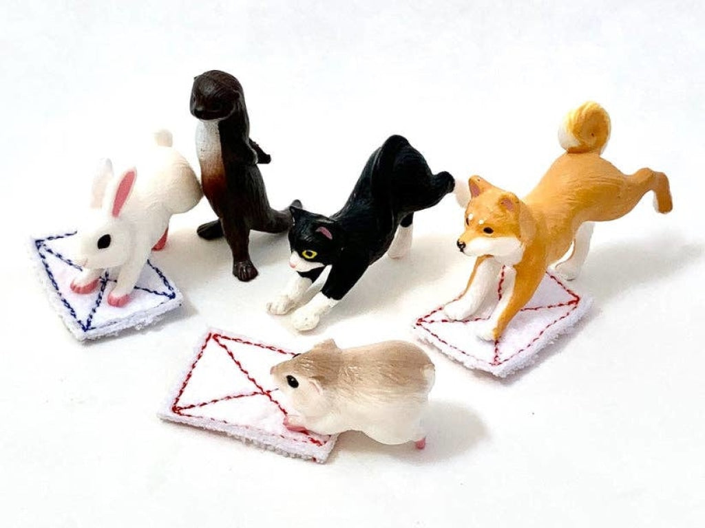 Cleaning Animals Capsule Toys